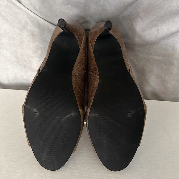 Leah Booties - Picture 6 of 7